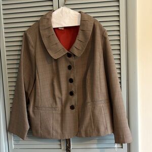 Brown Structured Blazer with Classic Lapels